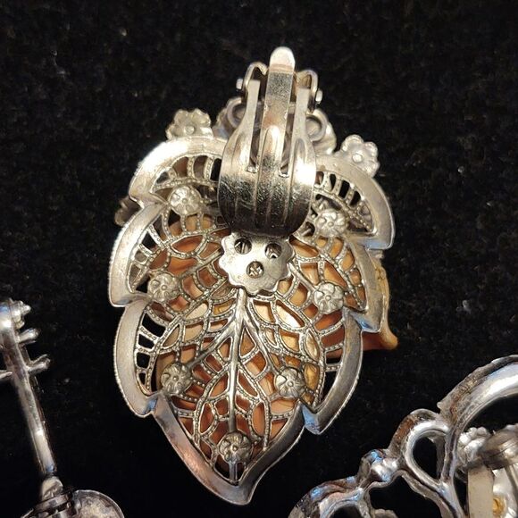 Silvertone brooch set of 3. - Picture 7 of 7